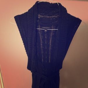 Thigh length knitted vest w/ waist tie.